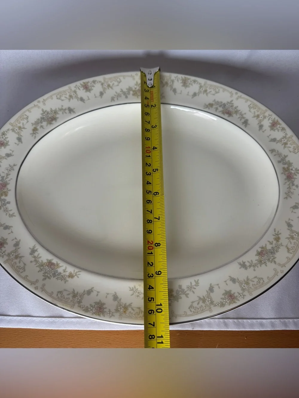 Royal Doulton Diana H5079 Medium Oval Serving Platter (13 1/2
